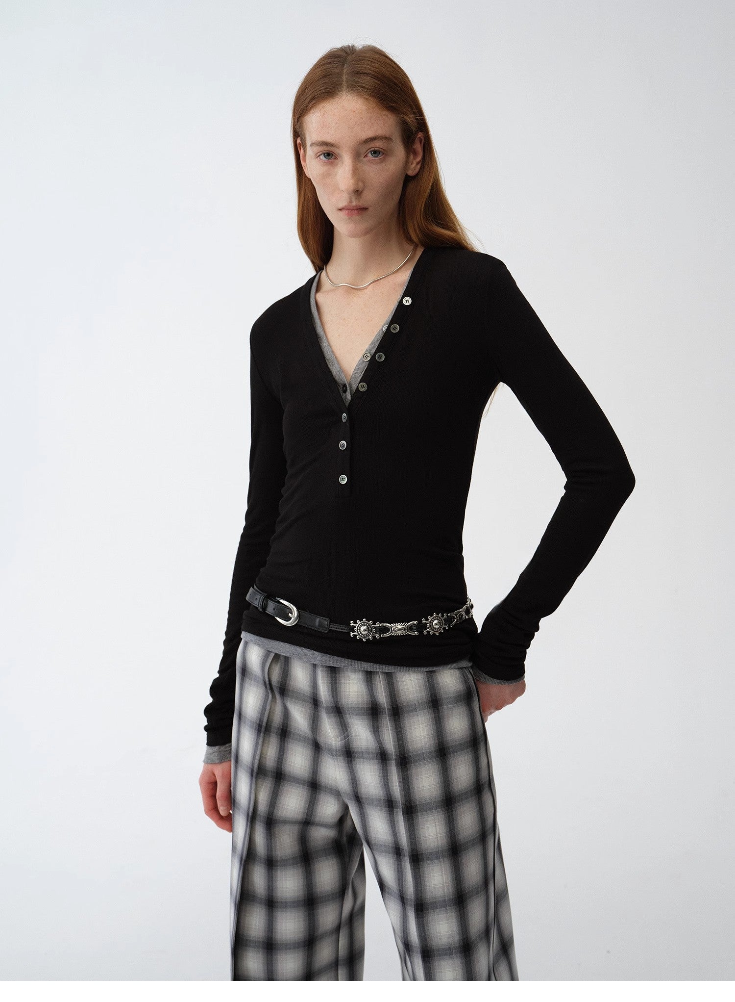 Fitted T-shirt in wool and Tencel – Henry &amp; V-necks | Natural elegance and lasting comfort