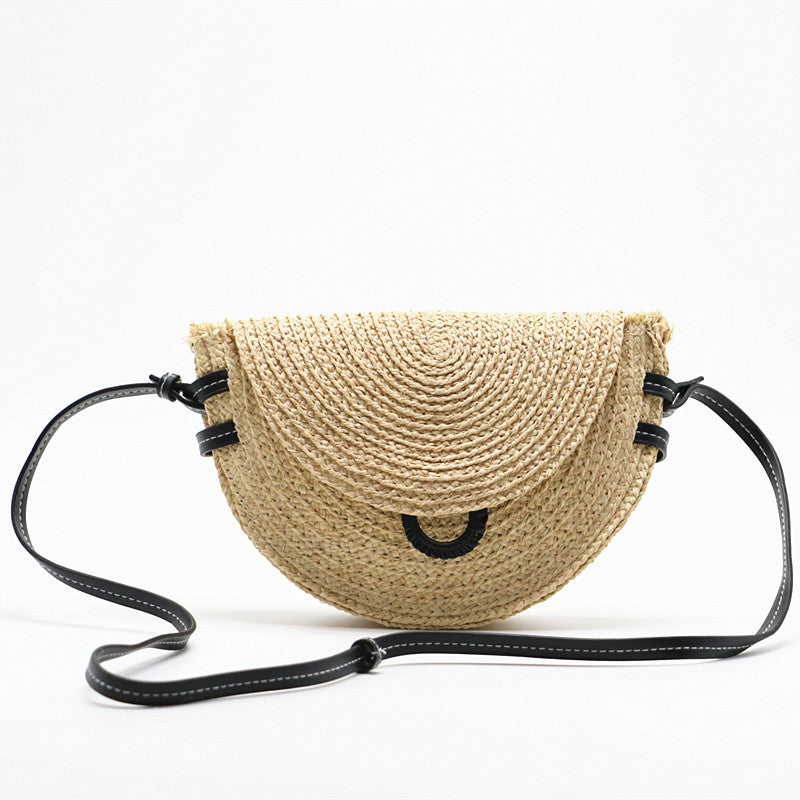Bohemian bag in braided raffia — natural chic