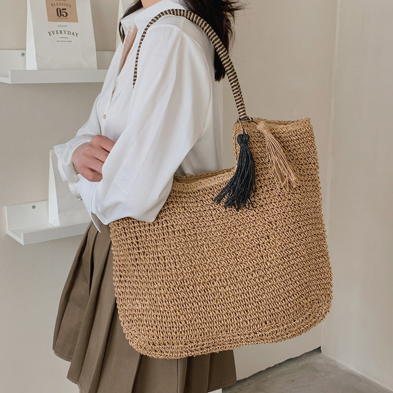 Casual straw tote bag