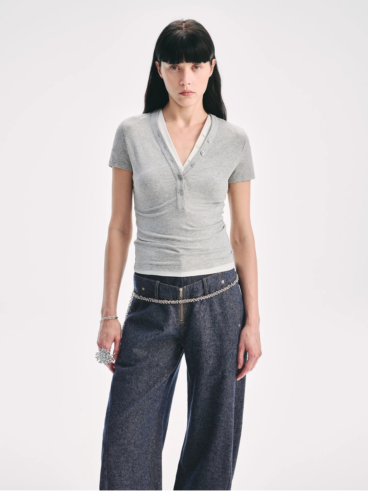 Fitted T-shirt in wool and Tencel – Henry &amp; V-necks | Natural elegance and lasting comfort