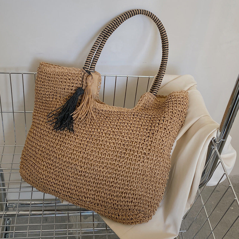 Casual straw tote bag