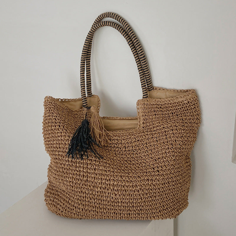 Casual straw tote bag
