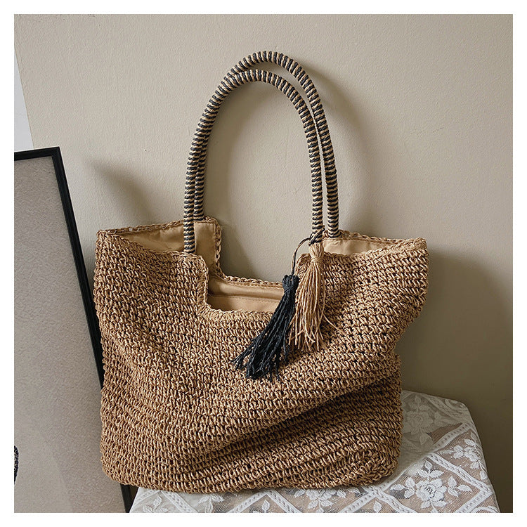 Casual straw tote bag