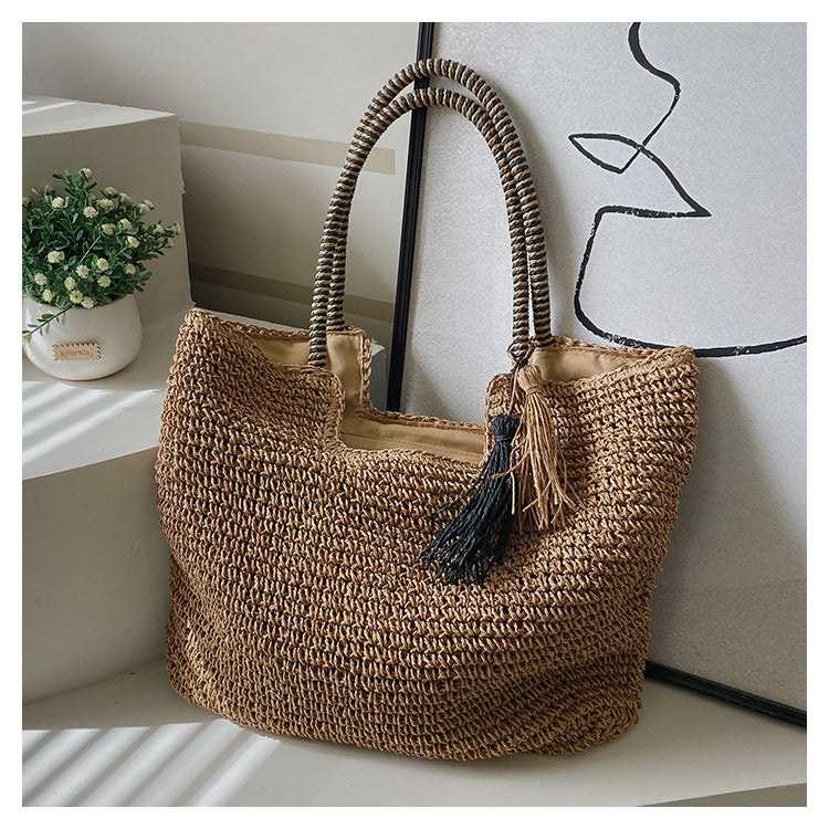 Casual straw tote bag