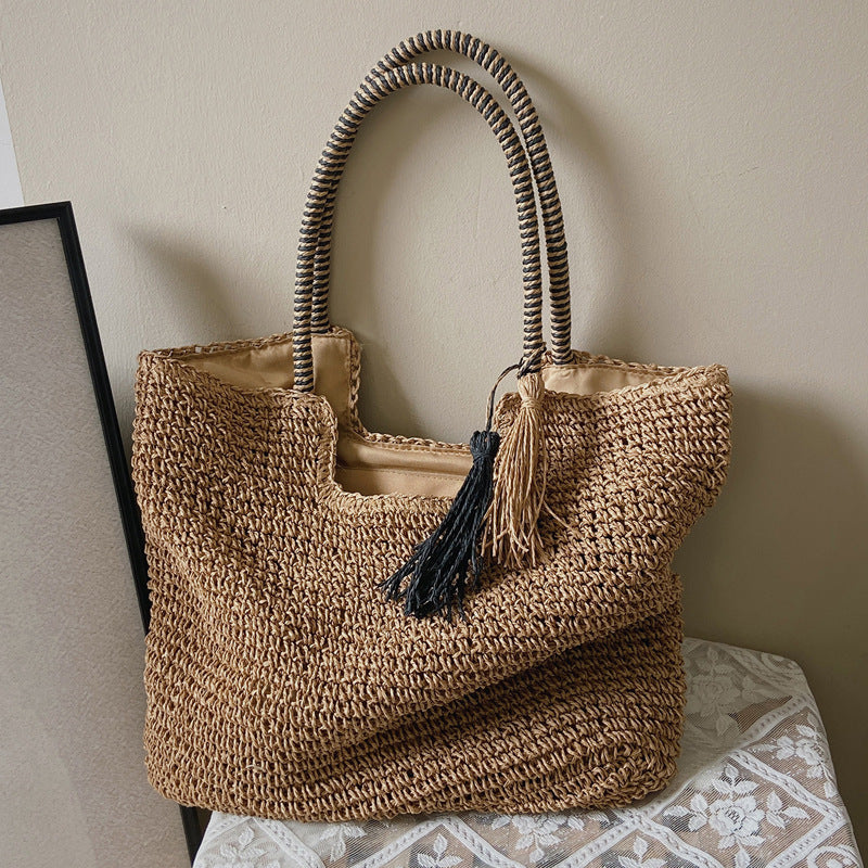 Casual straw tote bag